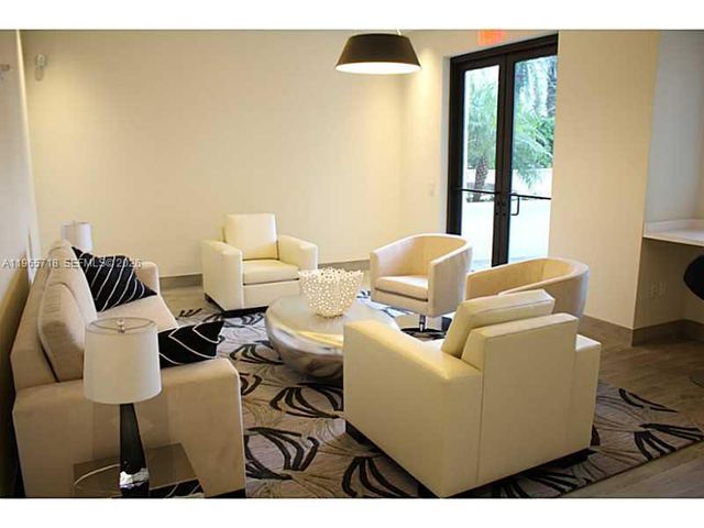 999 SW 1st Ave 2106, Miami, FL 33130