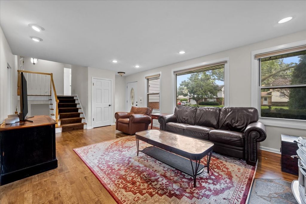 1300 Knollwood Road, Deerfield, IL 60015 — photo 2