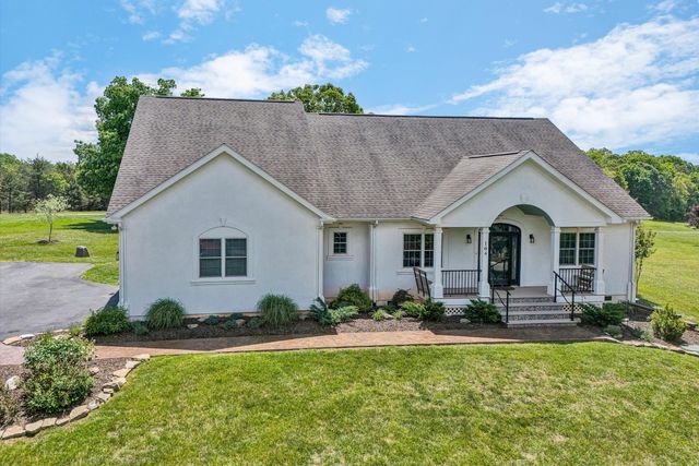 104 Pointe O Woods DR, Huddleston, VA 24104