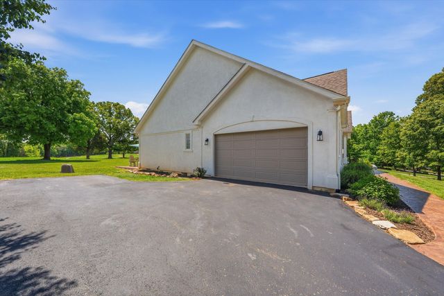 104 Pointe O Woods DR, Huddleston, VA 24104