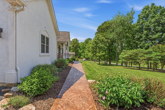 104 Pointe O Woods DR, Huddleston, VA 24104