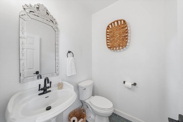 104 Pointe O Woods DR, Huddleston, VA 24104
