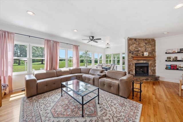 104 Pointe O Woods DR, Huddleston, VA 24104