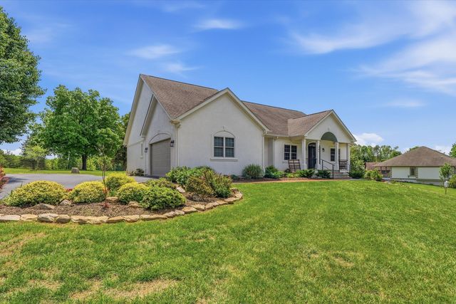 104 Pointe O Woods DR, Huddleston, VA 24104
