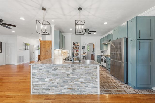 104 Pointe O Woods DR, Huddleston, VA 24104