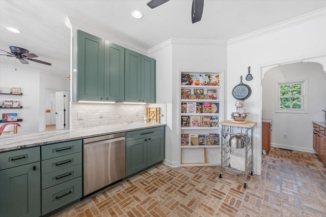 104 Pointe O Woods DR, Huddleston, VA 24104