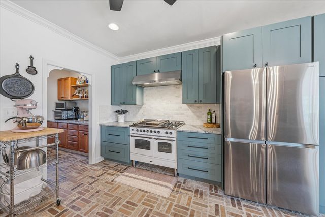 104 Pointe O Woods DR, Huddleston, VA 24104