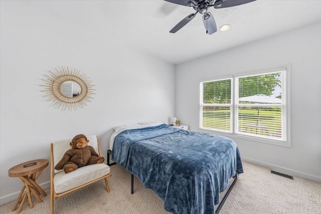 104 Pointe O Woods DR, Huddleston, VA 24104