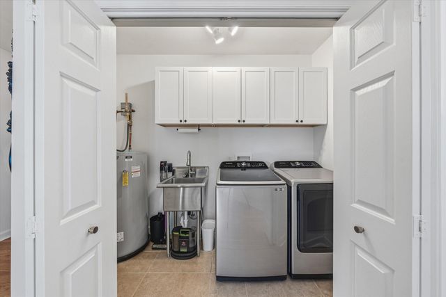104 Pointe O Woods DR, Huddleston, VA 24104
