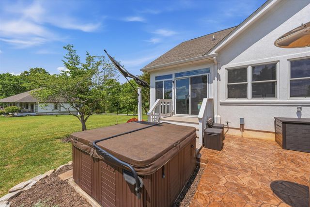 104 Pointe O Woods DR, Huddleston, VA 24104