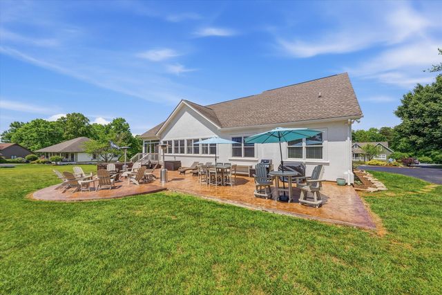 104 Pointe O Woods DR, Huddleston, VA 24104