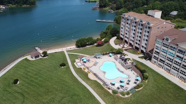 104 Pointe O Woods DR, Huddleston, VA 24104