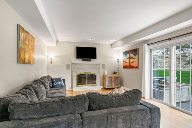 995 Georgetowne Lane, Barrington, IL 60010