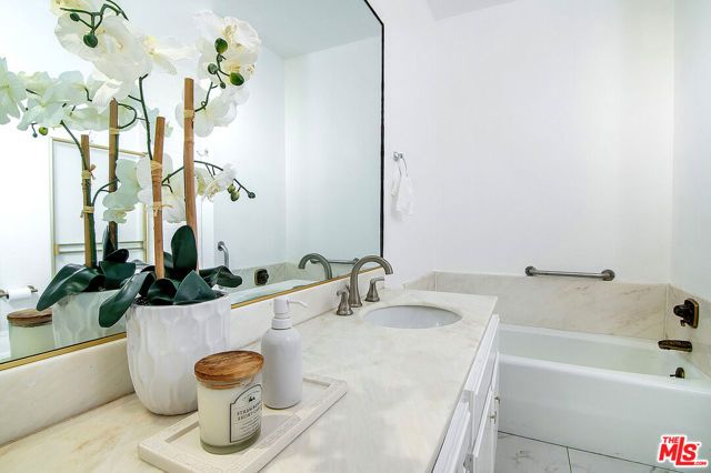 1101 Rexford Drive 302, Los Angeles, CA 90035
