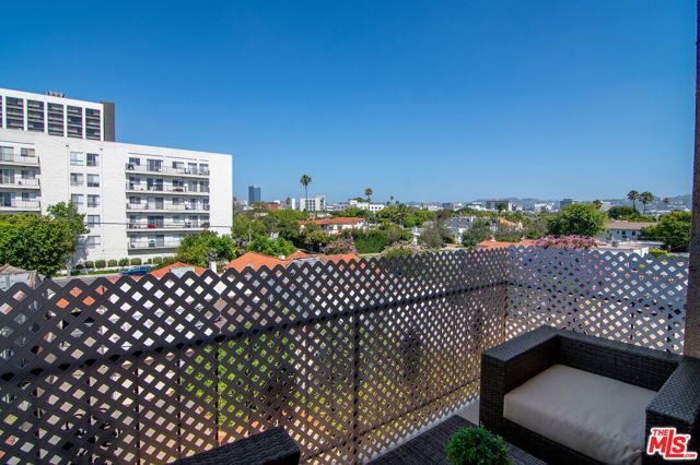 1101 Rexford Drive 302, Los Angeles, CA 90035