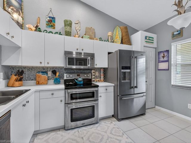 6890 Huntington Lakes CIR 203, Naples, FL 34119