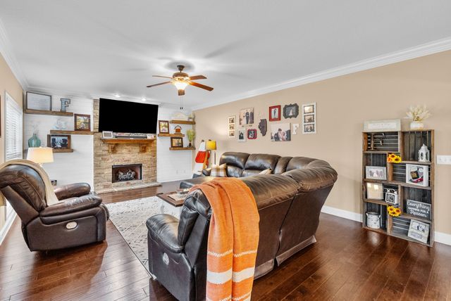 2508 Old Timber Ct, Clarksville, TN 37042