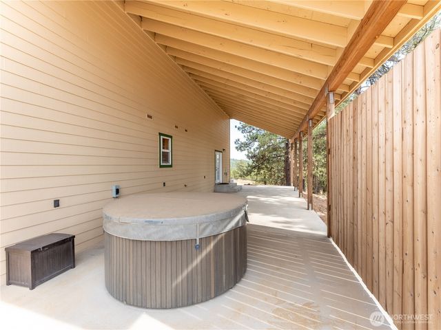 117 Hummingbird Road, East Wenatchee, WA 98802