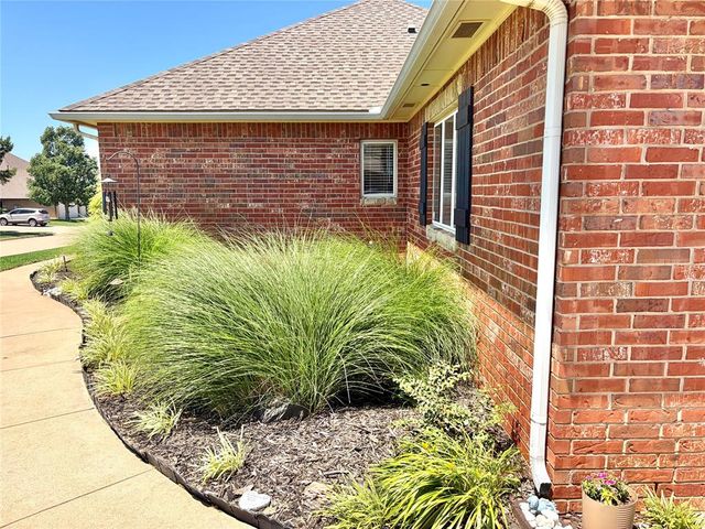 505 Swingman Road, Yukon, OK 73099