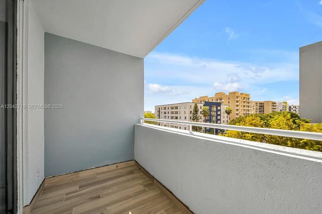 501 SW 1st St 502, Miami, FL 33130