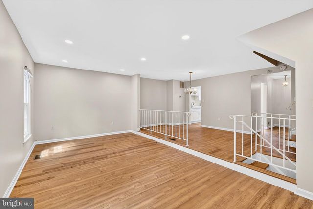 7306 EGGAR WOODS LN, Springfield, VA 22153