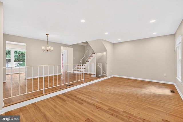 7306 EGGAR WOODS LN, Springfield, VA 22153