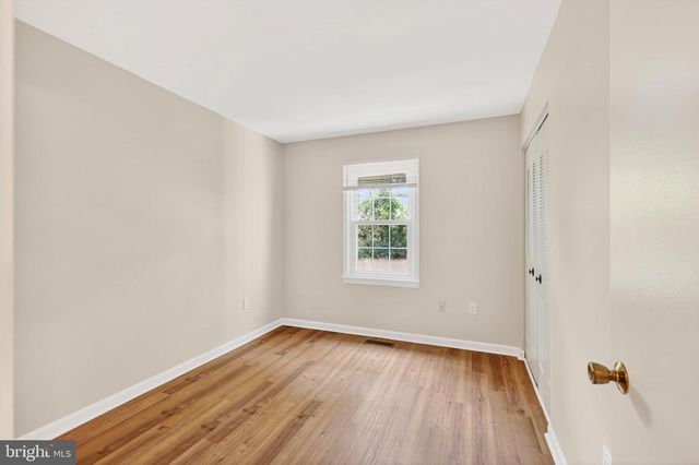 7306 EGGAR WOODS LN, Springfield, VA 22153