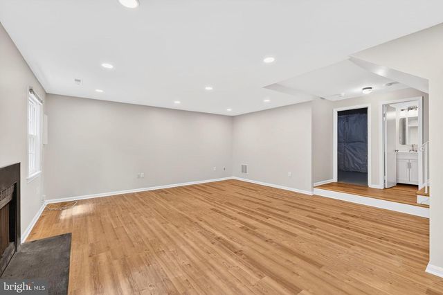 7306 EGGAR WOODS LN, Springfield, VA 22153