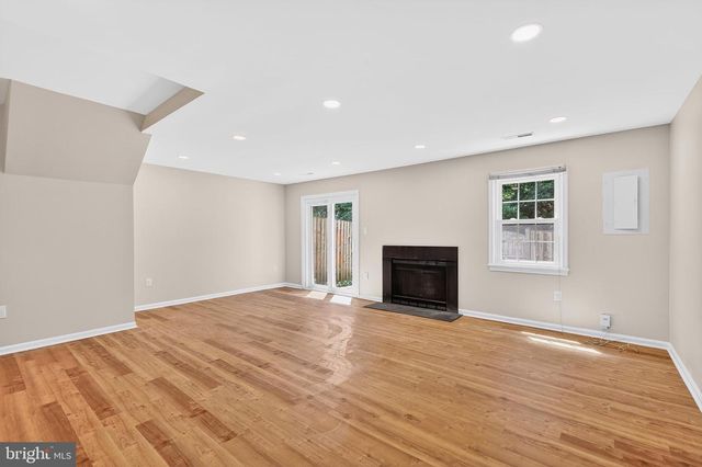 7306 EGGAR WOODS LN, Springfield, VA 22153