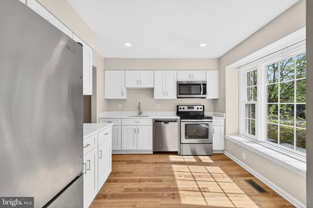 7306 EGGAR WOODS LN, Springfield, VA 22153