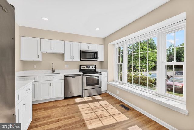 7306 EGGAR WOODS LN, Springfield, VA 22153