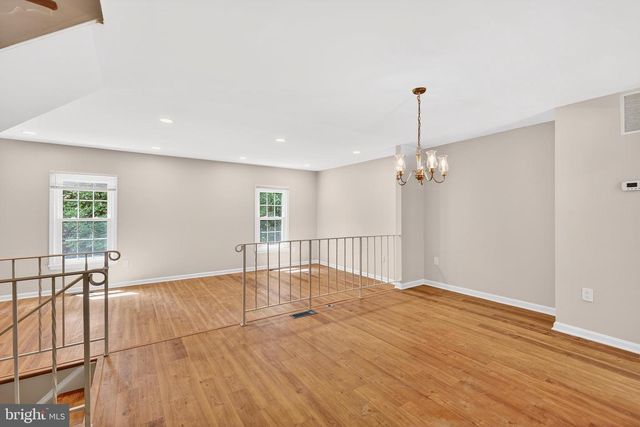 7306 EGGAR WOODS LN, Springfield, VA 22153