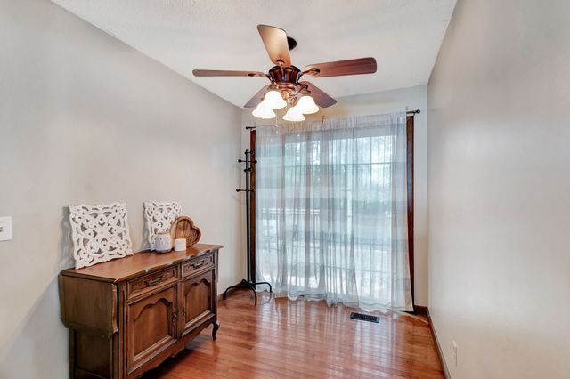 2121 Honey Locust Cv, Paris, TN 38242