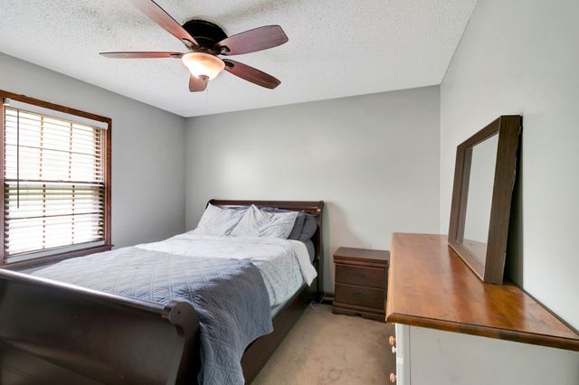 2121 Honey Locust Cv, Paris, TN 38242