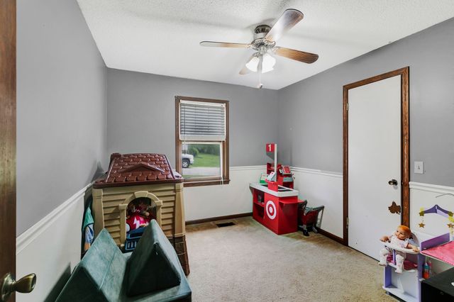 2121 Honey Locust Cv, Paris, TN 38242