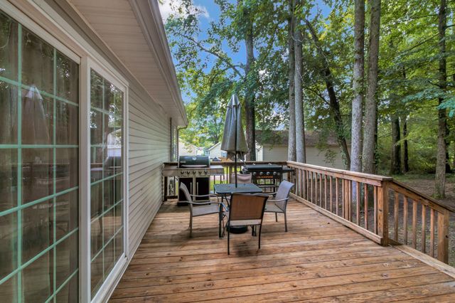 2121 Honey Locust Cv, Paris, TN 38242