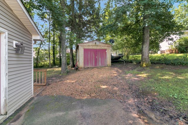 2121 Honey Locust Cv, Paris, TN 38242