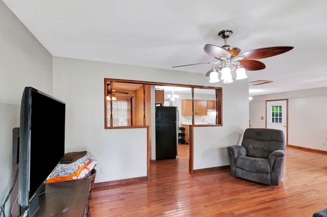 2121 Honey Locust Cv, Paris, TN 38242