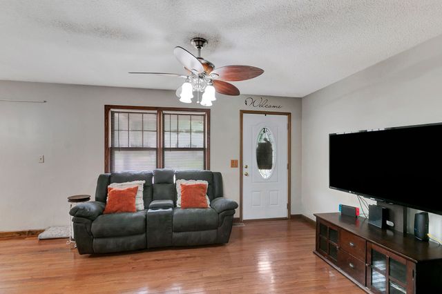 2121 Honey Locust Cv, Paris, TN 38242