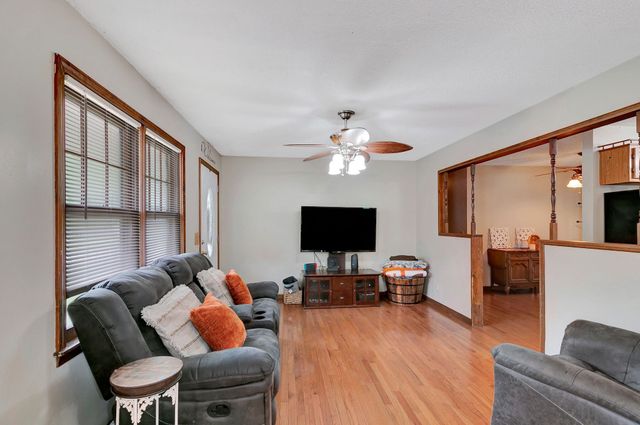 2121 Honey Locust Cv, Paris, TN 38242