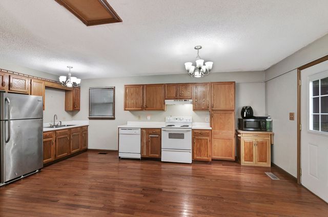 2121 Honey Locust Cv, Paris, TN 38242