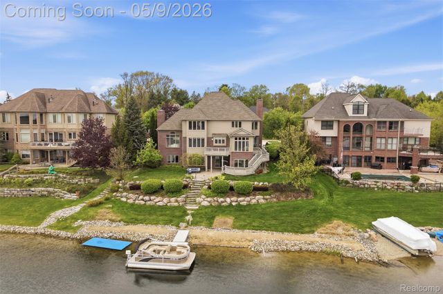18254 Parkshore Drive, Northville Township, MI 48168