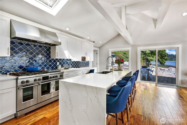 14208 Glen Acres Road SW, Vashon, WA 98070