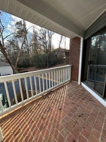 1376 Keys Lake Drive NE, Brookhaven, GA 30319