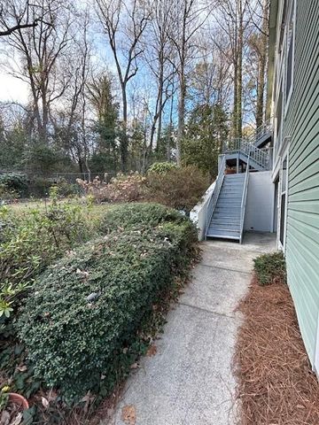 1376 Keys Lake Drive NE, Brookhaven, GA 30319