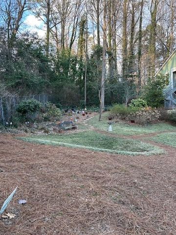 1376 Keys Lake Drive NE, Brookhaven, GA 30319