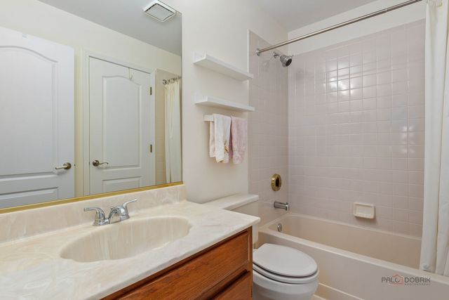 1576 Poplar Creek Drive, Hoffman Estates, IL 60169