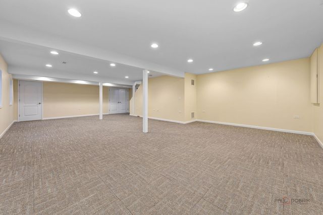 1576 Poplar Creek Drive, Hoffman Estates, IL 60169