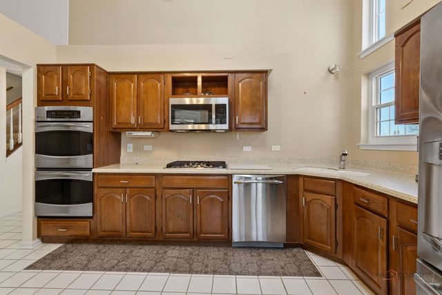 1576 Poplar Creek Drive, Hoffman Estates, IL 60169