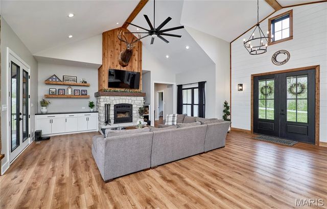 354 Pine Bluff Way, Troy, MO 63379